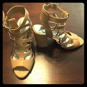 Gianni Bini nude strappy heeled sandals